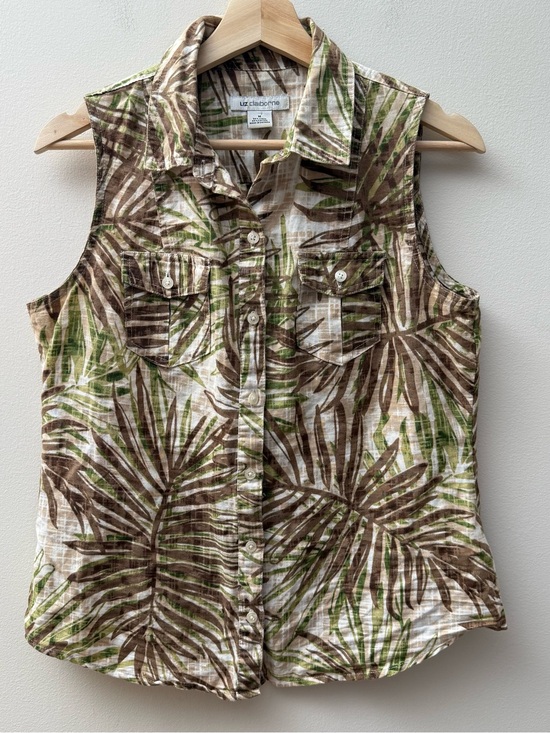 Liz Claiborne Tops - Liz Claiborne Sleeveless Button-Front Palm Print Top in Brown & Green